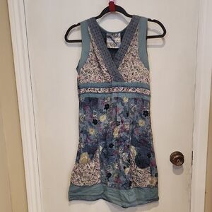 Remanika Gray and Floral Patterned Top